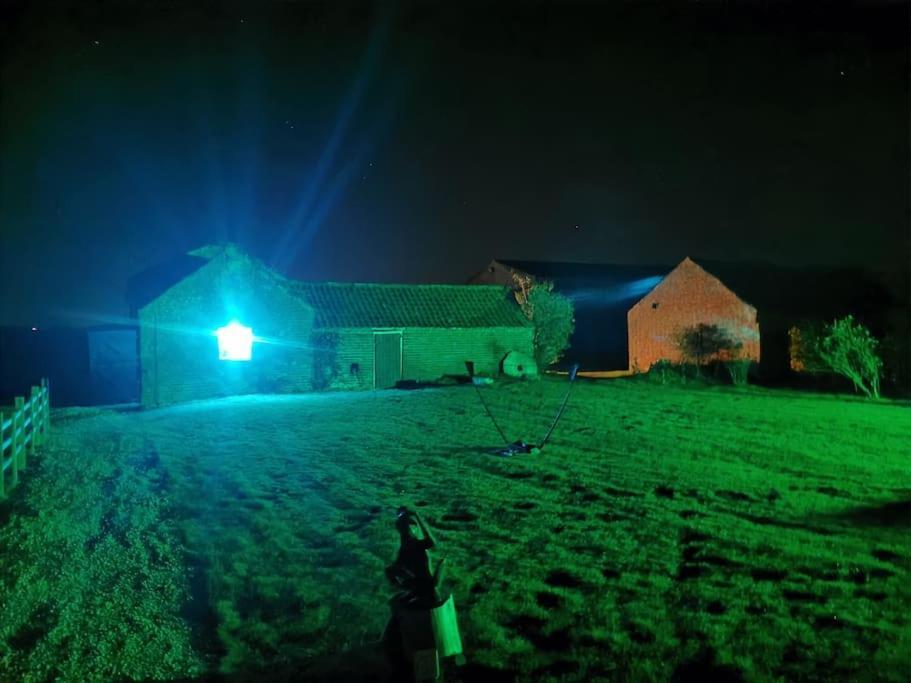 Countrylife Large Green Suite- Road Noise Lincoln Exteriér fotografie